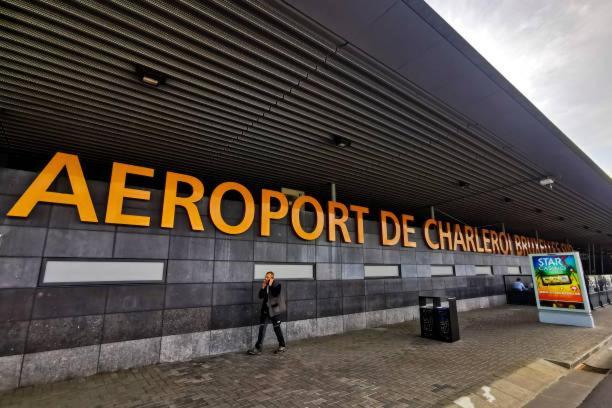 Ferienwohnung Station 64 A4 Charleroi-Airport Exterior foto
